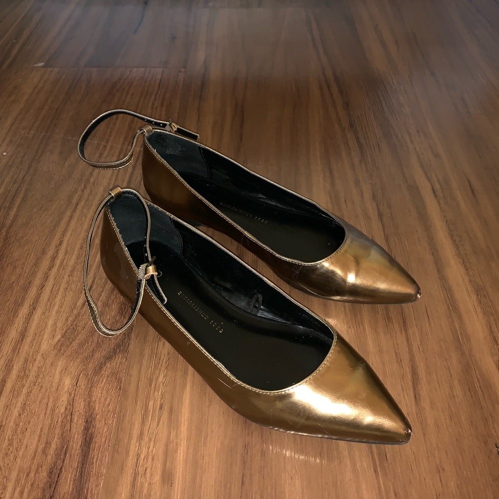 Gold pointed flats
